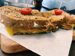 Sandwich de pollo y queso at Moko Veggie Café - Alvalade in Lisbon