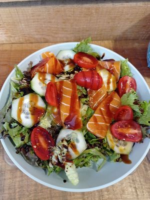 vegan "Salmon" salad at Moko Veggie Café - Alvalade in Lisbon