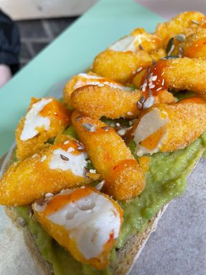 Fried shrimp with lemon and guacamole toast at Moko Veggie Café - Alvalade in Lisbon