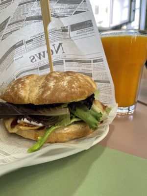 Chicken burger and orange juice  at Moko Veggie Café - Alvalade in Lisbon