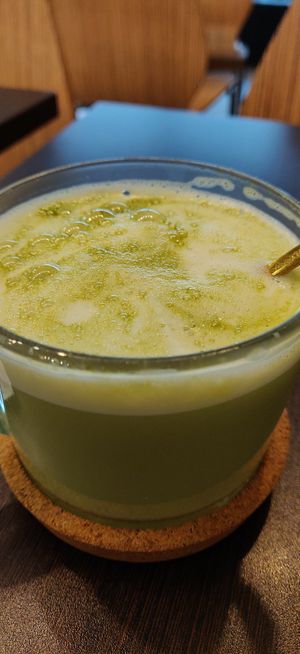 Matcha latte at Moko Veggie Café - Alvalade in Lisbon