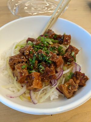 Spicy tofu bowl at MDW - Arami - TA in Chicago