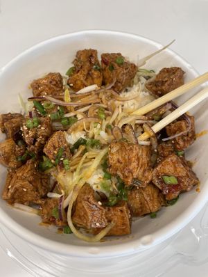 Spicy tofu bowl at MDW - Arami - TA in Chicago