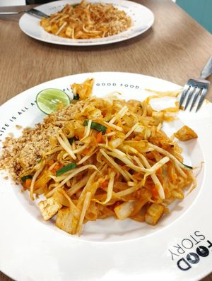 Pad Thai con tofu at Vegetarian Food Stall - Jewelry Trade Center in Bangkok