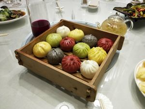 Steamed buns at QiBaiDù 700° in Haikou