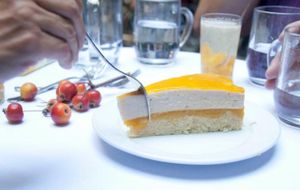 Delicious vegan and sugar-free cake at Makro 1 in Vienna