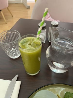 Detox juice at Healthy Lounge in Antibes