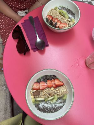 Matcha & Spirulina Smoothie Bowl  at Healthy Lounge in Antibes