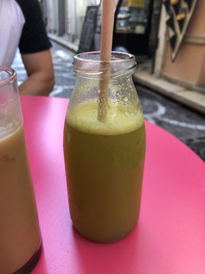 green „detox“ juice (brunch)  at Healthy Lounge in Antibes