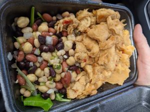 Vegan chicken with sides at Carotenos in Ponce