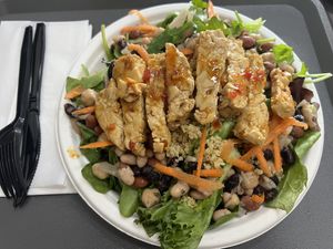Vegan chicken, quinoa and grain salad  at Carotenos in Ponce