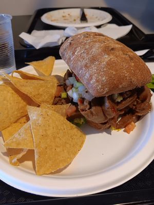 Vegan burger en pan ciabatta at Carotenos in Ponce