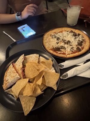 Vegan quesadilla, vegan cauliflower chicken pizza, and guanabana juice  at Carotenos in Ponce