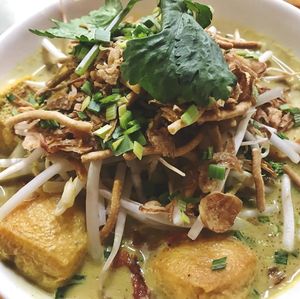 Khoi Soi - Curry Noodle Soup at Alice & Friends' Vegan Kitchen in Chicago