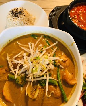 Laksa at Alice & Friends' Vegan Kitchen in Chicago