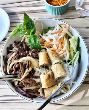 (Bun) Golden Breeze at Alice & Friends' Vegan Kitchen in Chicago