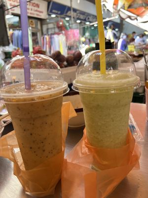 Fruit smoothies   at Art Aharn Jay in Bangkok