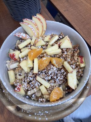 Overnight Oats mit Granola und Obst  at Hofcafé Riesen in Kerpen
