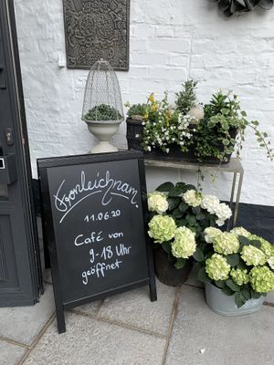 Opens at 9:00am at Hofcafé Riesen in Kerpen