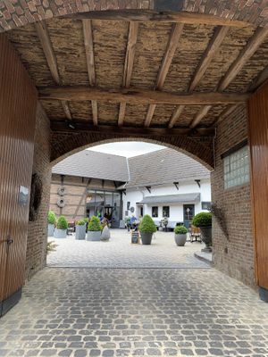 Big space, indoor or outdoor with parking  at Hofcafé Riesen in Kerpen