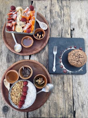 Bol de fruits, cacao bol et muffin vegan   at Cafe Bohème   in Antigua