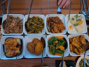 Veganistische rijsttafel met een diversiteit aan interessante en exotische ingrediënten at Keraton Damai in The Hague