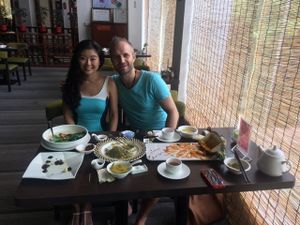 2 friends having lunch at Lian Ci Su Shi in Guangzhou