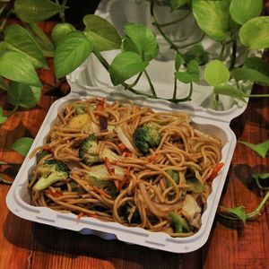 Papa Wu’s Vegetable Stir-Fry Noodles at V.L.C Vegan Eatery in Orlando