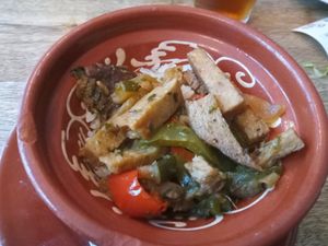 Seitán salteado con verduras y arroz at Patio de Vecinas in Almeria