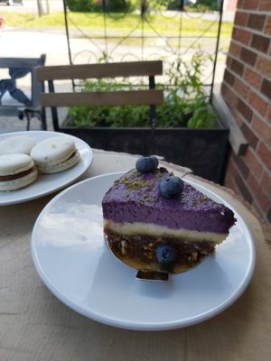 Vegan GF Blueberry cheesecake and chocolate coconut macaron at Au Cafe Gourmand in Longueuil