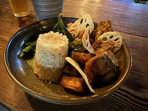 Miso Eggplant Dengaku (VG):
caramelised eggplant, sweet miso glaze, Japanese
shichimi pepper, pickled ginger, lotus roots. They no longer serve the vegan ‘Treehugger’ burger.  at 4 Pines in Newport