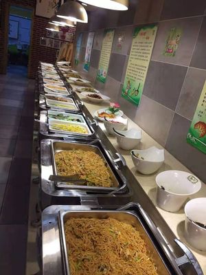 Buffet dishes at Ài Shàng SùShí 爱上素食 in Haikou