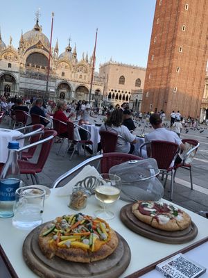 Vegan pizza left, pizza margharita right at Grancaffe Quadri in Venice