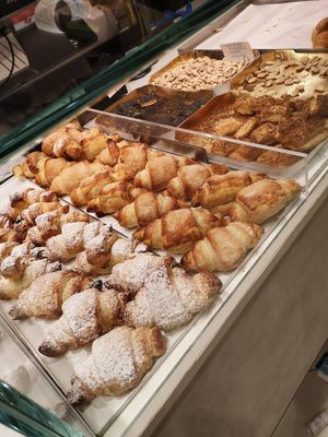 Vegan croissants at Panificio Giovanni Volpe in Venice