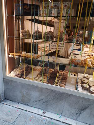 Shop from outside at Panificio Giovanni Volpe in Venice