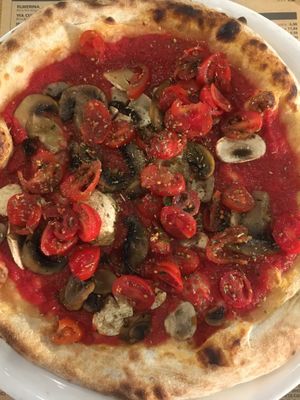 Ally vegan pizza at Pizzikotto in Cremona