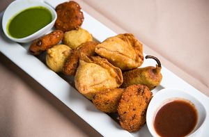 Mixed vegan Indian appetizers at Arya Bhavan in Chicago