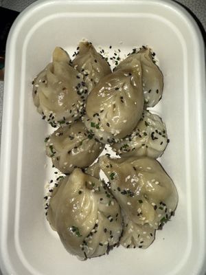 Shitake Momos 100% vegan  at Freiruum in Zug