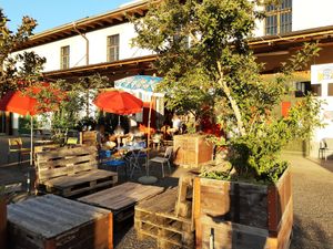 Outdoor seating at Hophie's Door 5 Bar & Club in Rapperswil-jona