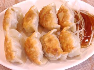 Pan fried dumplings at Guó Xiāng Yuán SùShí 國香園素食 in Hualien