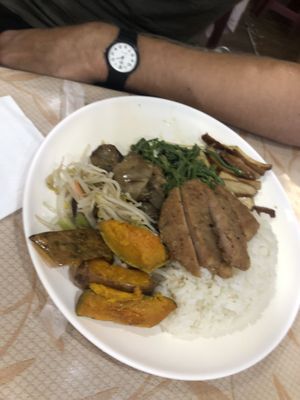 healthy rice meal at Guó Xiāng Yuán SùShí 國香園素食 in Hualien