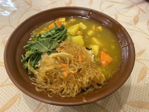 Curry with noodles and rice (hidden underneath) at Guó Xiāng Yuán SùShí 國香園素食 in Hualien