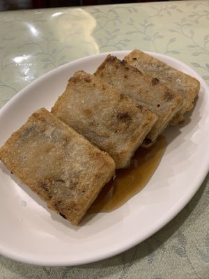 Pan fried turnip cakes at Guó Xiāng Yuán SùShí 國香園素食 in Hualien