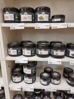 Powders at NaturaSi - Via Gerolamo Borsieri in Como