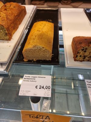 Vegan lemon cake at NaturaSi - Via Gerolamo Borsieri in Como