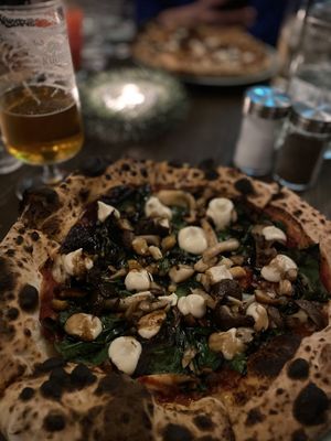 キノコピザ at Gochisou Pizza Bar in Nozawaonsen