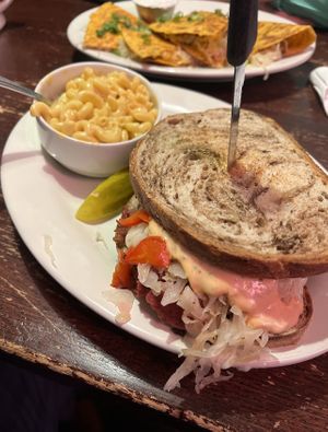 Vegan Radical Reuben & vegan mac & cheese #Veganuary at The Chicago Diner - Lakeview in Chicago