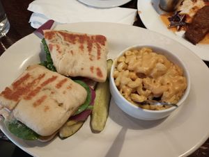 Grilled veggie sandwich with Mac & cheese at The Chicago Diner - Lakeview in Chicago