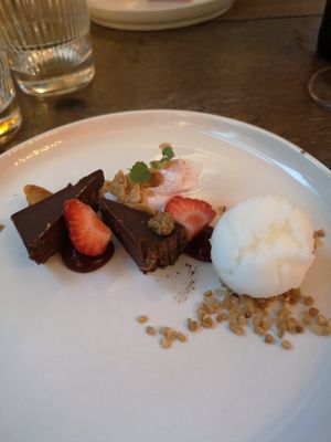 Vegan choco dessert met citroenijs.. at 1910  in Eindhoven