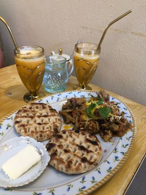 Tofu scramble with mushrooms and fresh orange juice at Bizou Cafe in Corfu